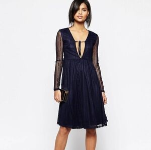 DAISY Street Skater Dress In Lace With Plunge Neck Size Small